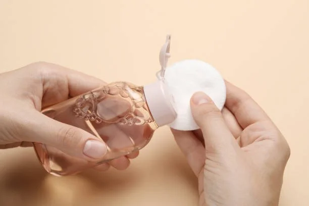 Facial Toners for Glowing Skin: Benefits, Types, and How to Choose the Right One
