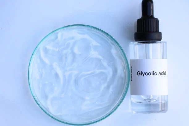 Glycolic Acid for Skincare: Benefits, Risks, and How to Use in 2025